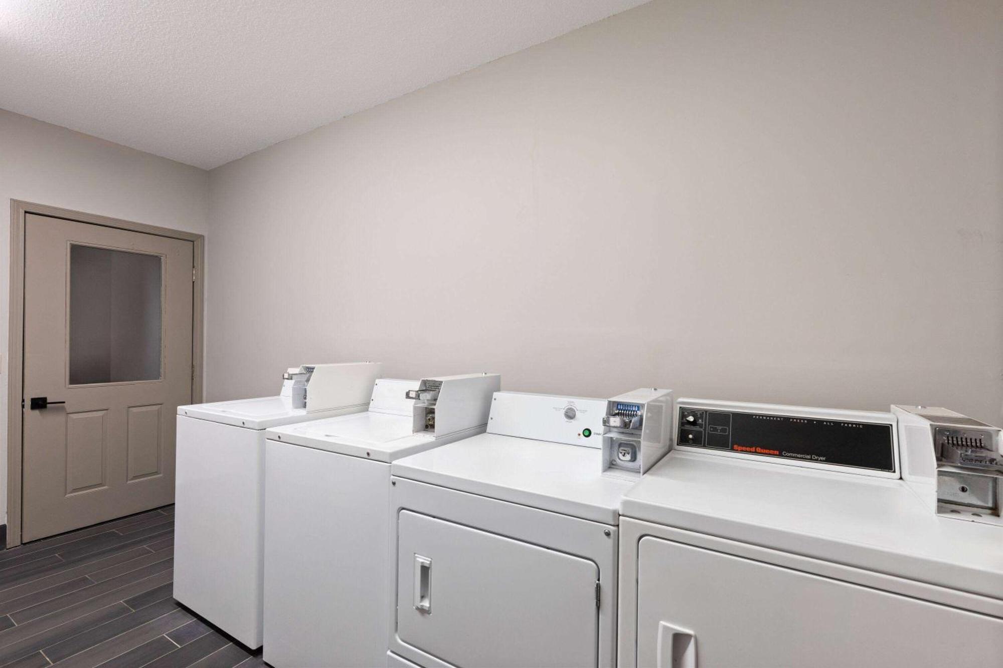 Ramada By Wyndham Studio Suites Dothan Luaran gambar